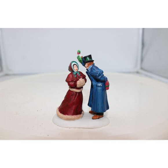 Dept 56 Dickens Village - Victorian Family Christmas House Gift Set - Picture 9 of 11